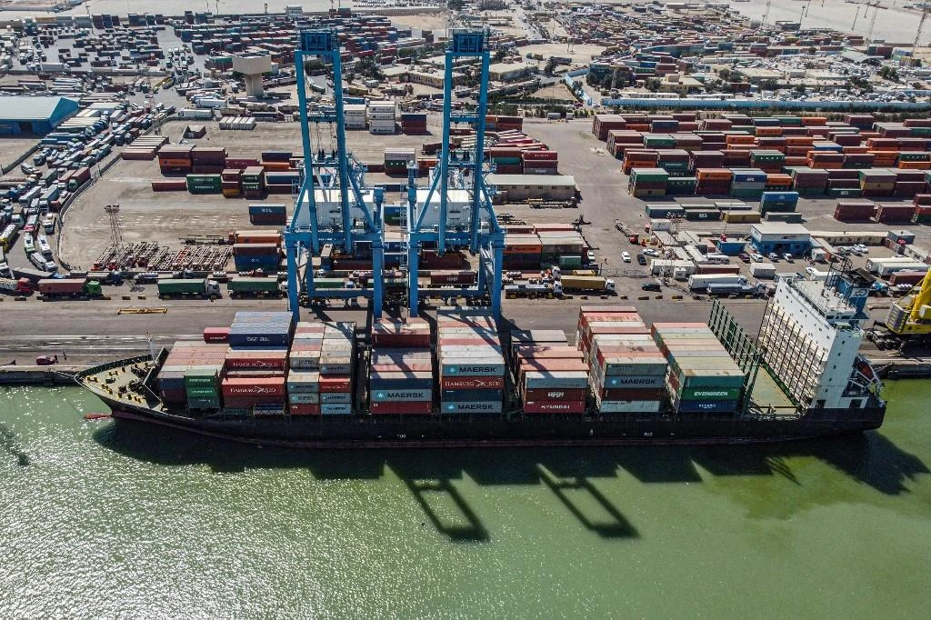 Iraq arrests two generals on suspicion of bribery at key port