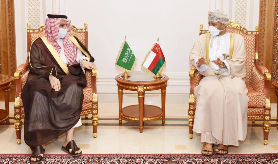Saudi Foreign Minister Prince Faisal bin Farhan holds a meeting with his Omani counterpart Sayyid Badr Al-Busaidi in Muscat on Monday. (SPA)