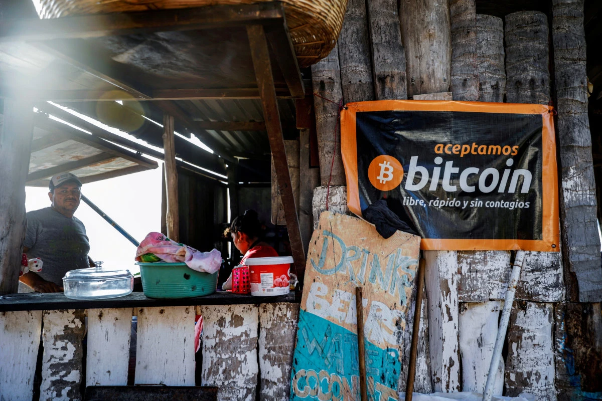 A banner that reads "We accept Bitcoin, free, fast and without contagion" is seen at a beach cafe on Punta Roca Beach in La Libertad, El Salvador. (REUTERS/Jose Cabezas)