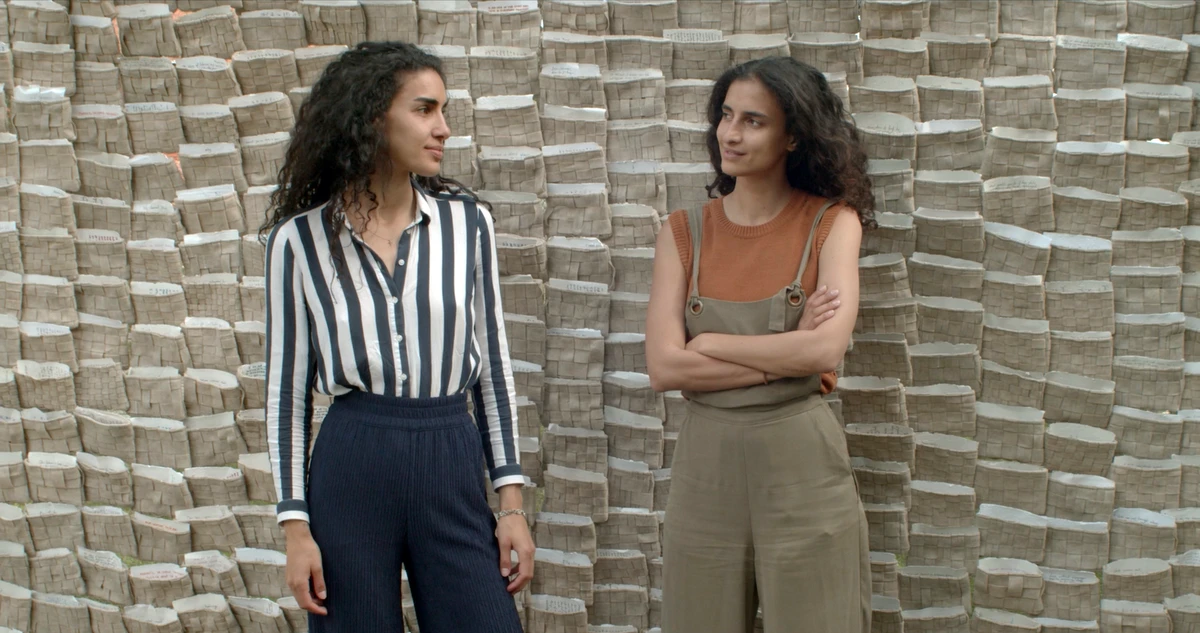 Tessa (left) and Tara Sakhi. (Clemente Ciarrocca)