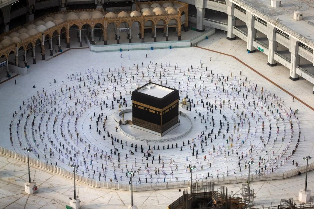 Saudi Arabia’s Ministry of Hajj and Umrah has warned citizens and residents against dealing with bogus Hajj companies that are not listed on the online portal for pilgrims. (File/AFP)