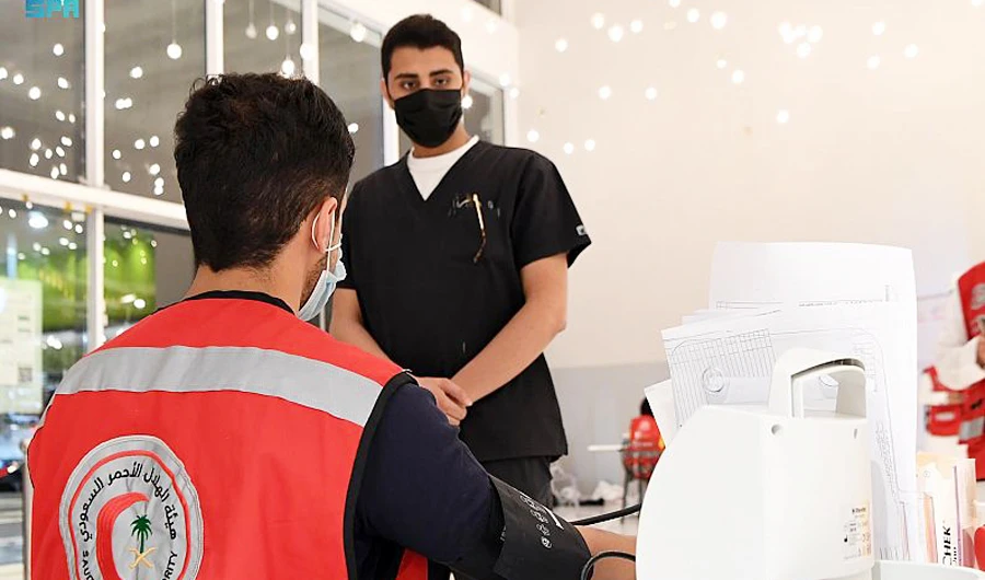 Saudi Red Crescent Authority treats Saudis to first aid program. (SPA)