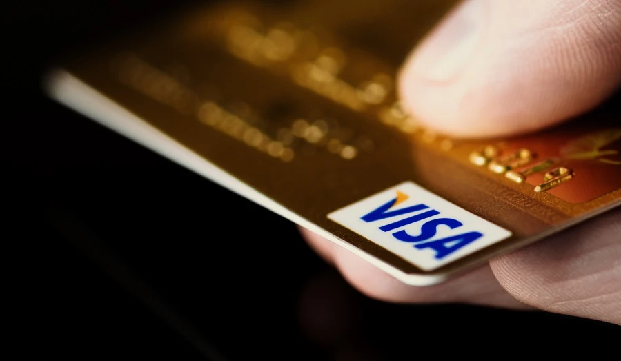Saudi small traders can accept payment with their phones