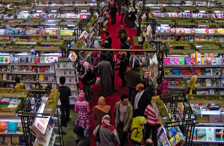 Attendees browse through books at the 41st Cairo International Book Fair, February 2009. (Wikimedia Commons)