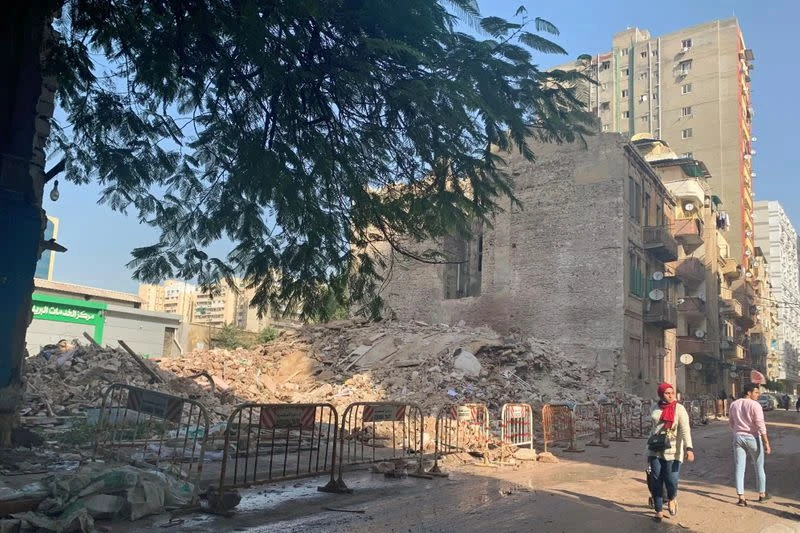 Four dead in Egypt building collapse: security source
