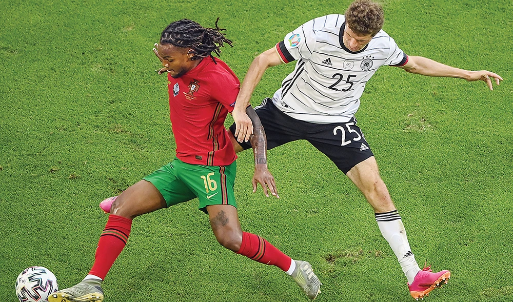 Mueller declares himself fit for England showdown