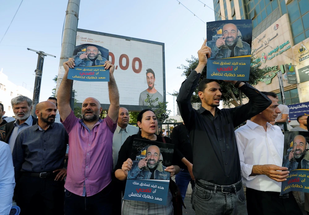 Palestinian labor minister quits amid anti-government protests