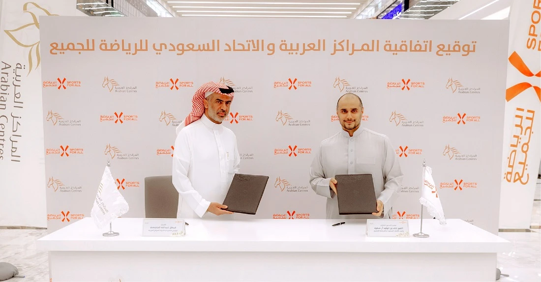 SFA President Prince Khaled bin Al-Waleed bin Talal Al-Saud and Arabian Centres CEO Faisal Abdullah Al-Jedaie sign MoU at Al-Nakheel Mall in Riyadh. (SFA)