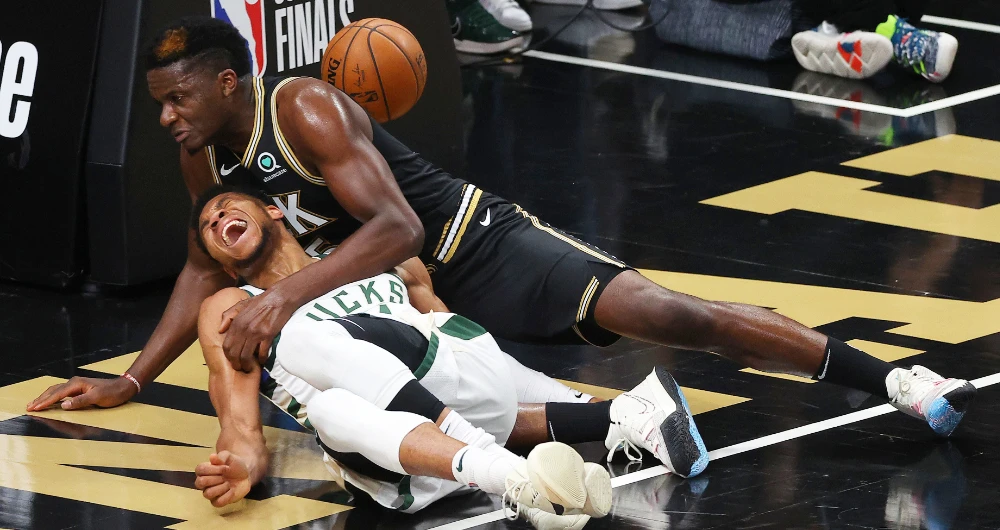 Giannis injured as Hawks down Bucks to level series
