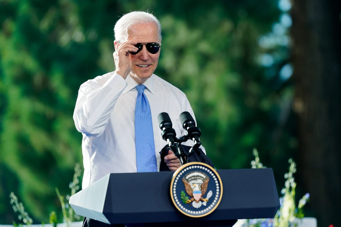 Joe Biden puts on his sunglasses toward the end of a news conference after meeting with Vladimir Putin, Geneva, Switzerland, June 16, 2021. (AP Photo)
