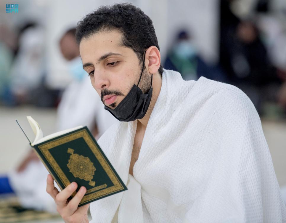 Pictures of pilgrims in Namira Mosque at Arafat