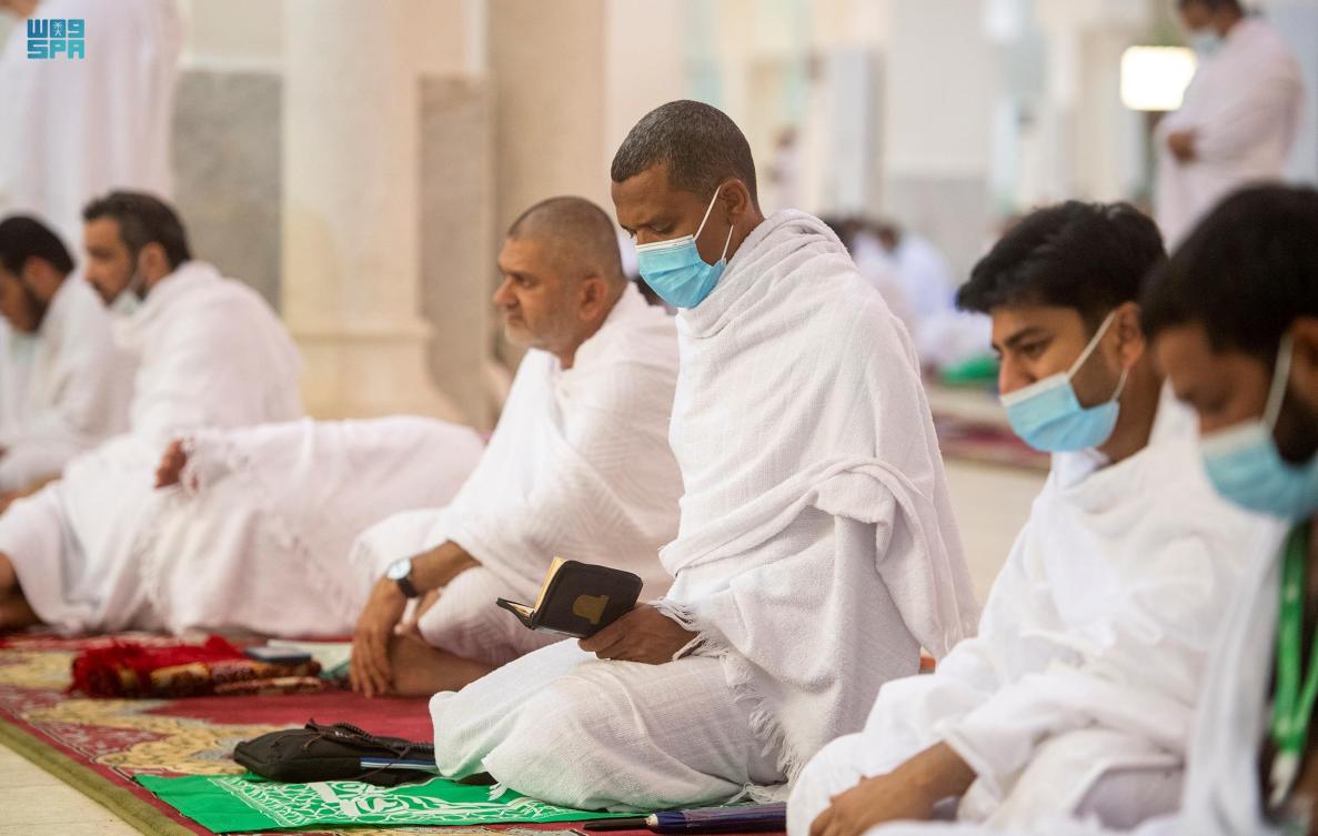 Pictures of pilgrims in Namira Mosque at Arafat