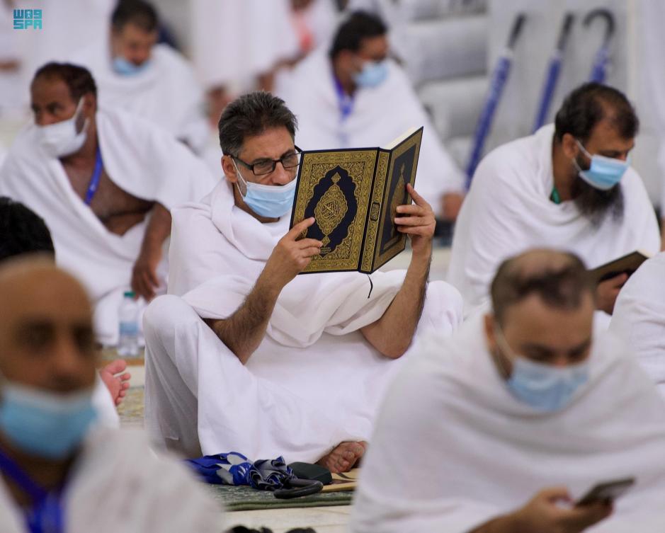 Pictures of pilgrims in Namira Mosque at Arafat