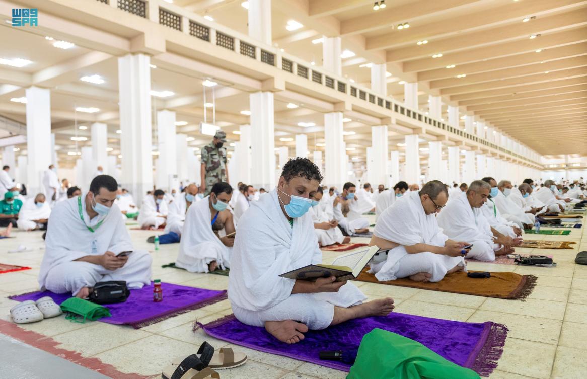 Pictures of pilgrims in Namira Mosque at Arafat