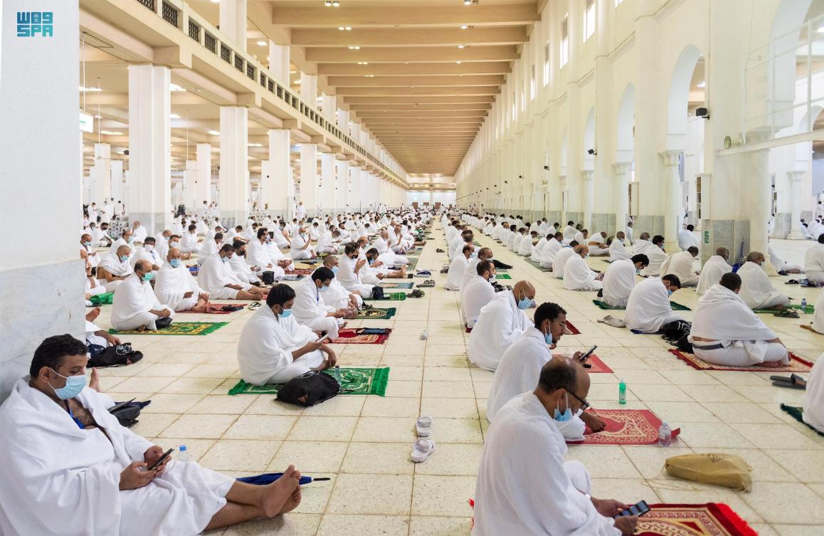 Pictures of pilgrims in Namira Mosque at Arafat