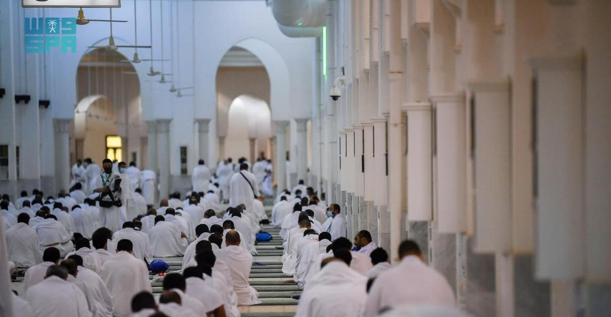 Pictures of pilgrims in Namira Mosque at Arafat
