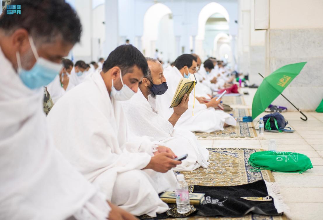 Pictures of pilgrims in Namira Mosque at Arafat