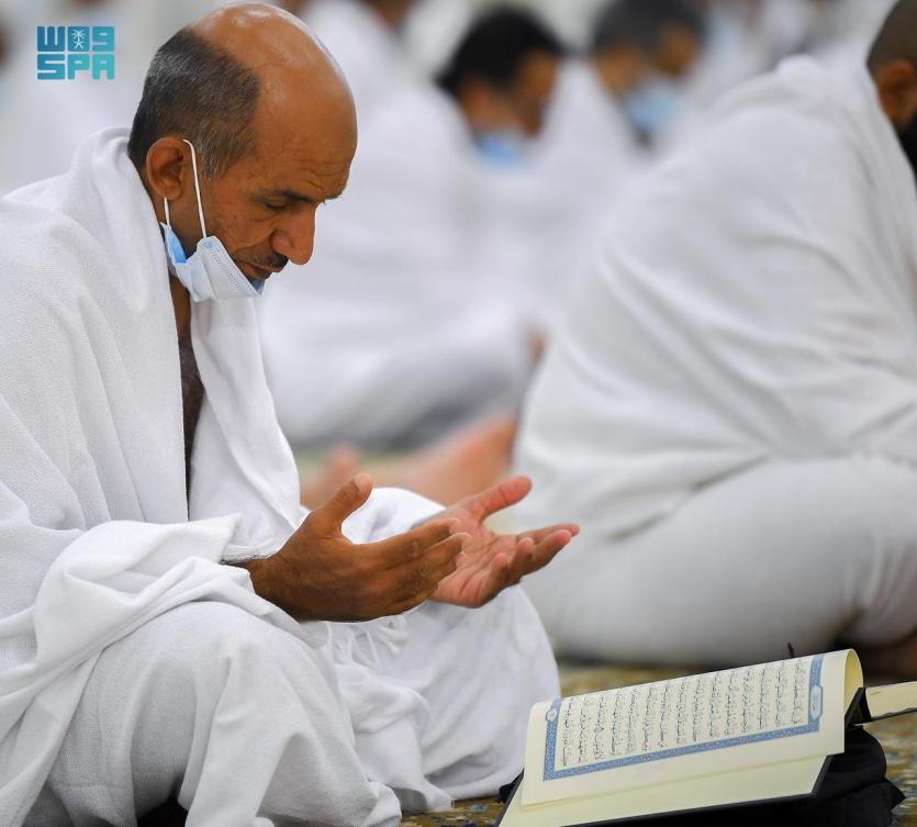 Pictures of pilgrims in Namira Mosque at Arafat