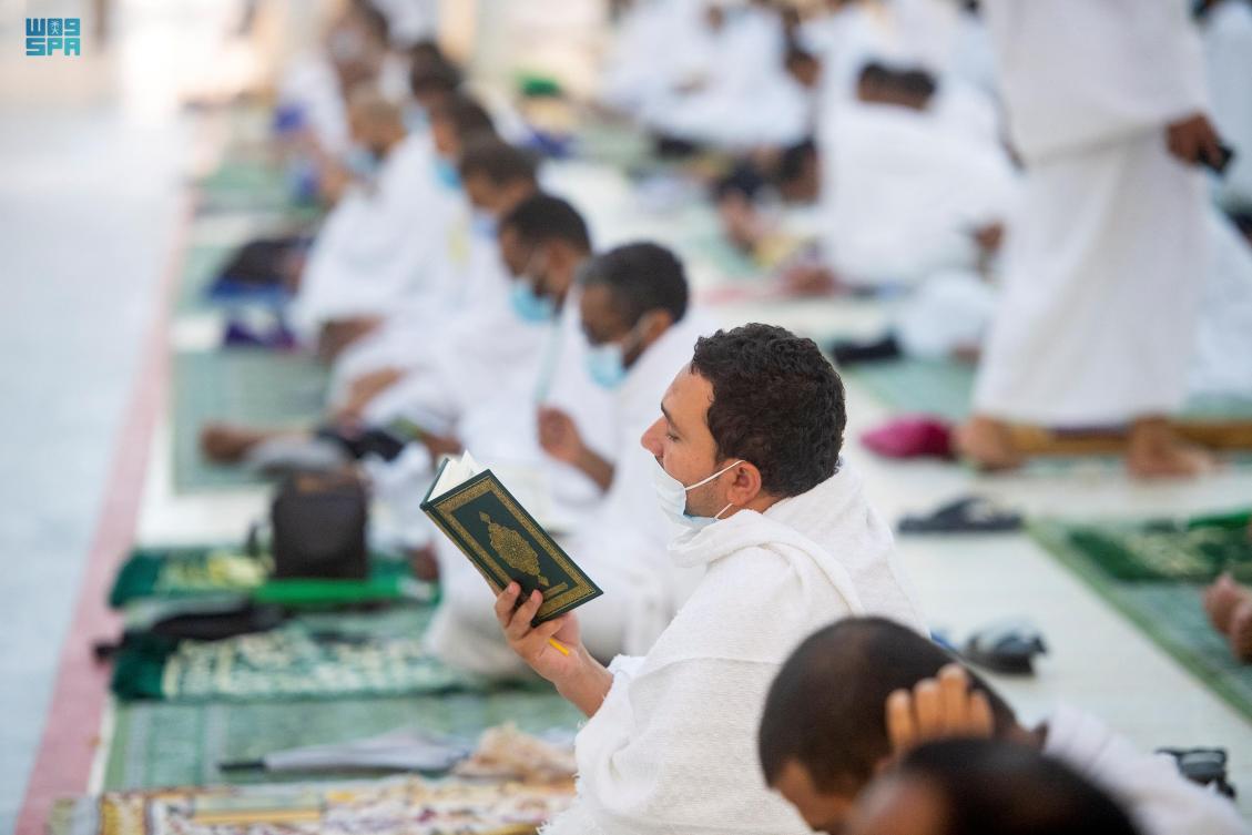 Pictures of pilgrims in Namira Mosque at Arafat