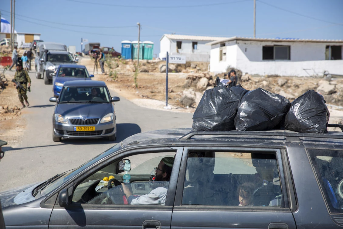 Israeli settlers leave West Bank outpost after government deal