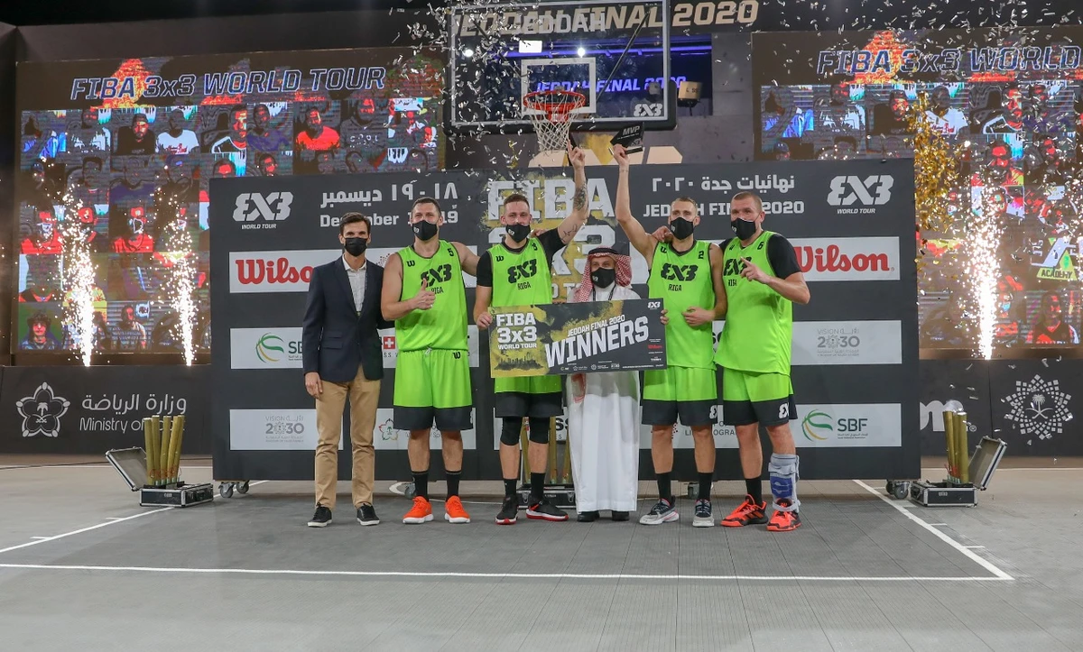 Abulrahman Al-Masaad, President of the Saudi Basketball Federation, with the winners of last year’s competition, Riga of Latvia. (Saudi Basketball Federation)