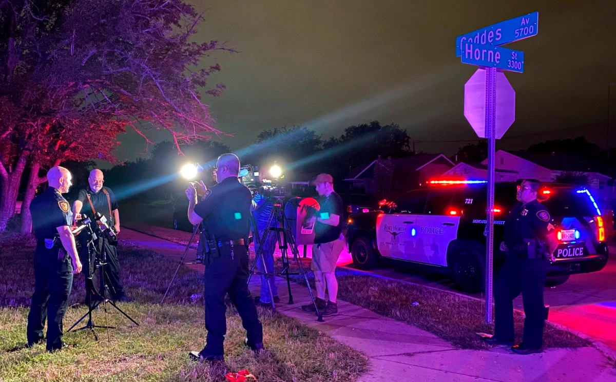 8 people wounded in shooting near Texas car wash