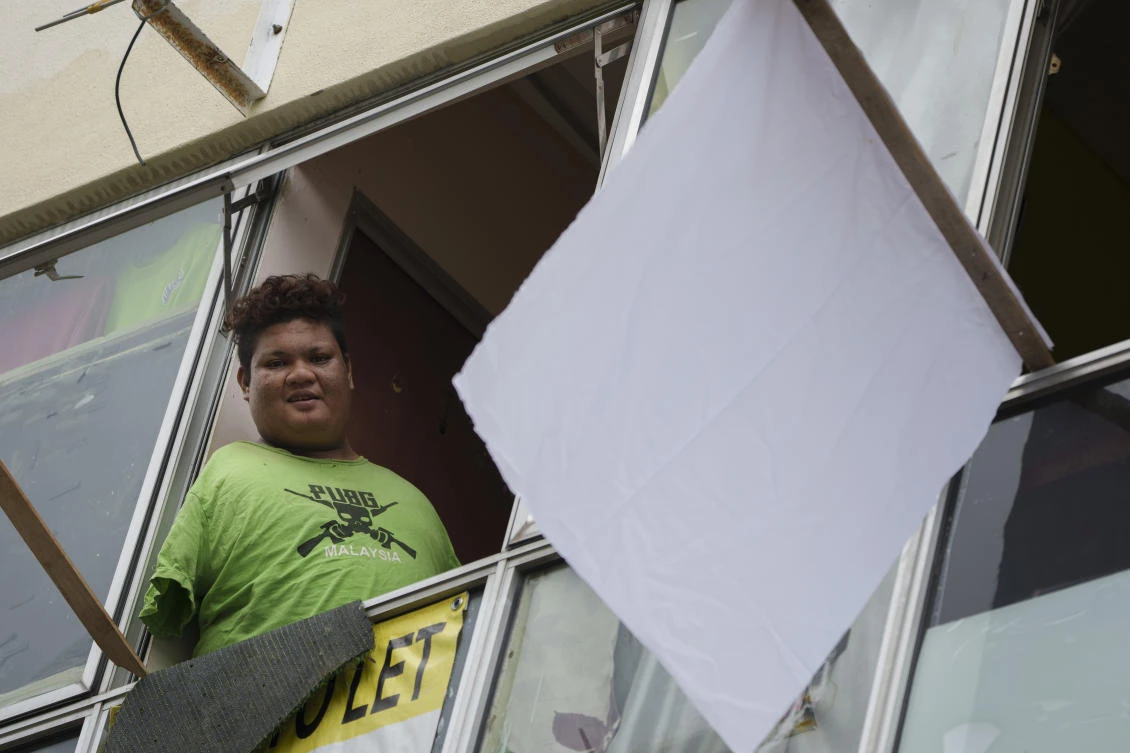 Reports of families receiving speedy help after raising a white flag have warmed the hearts of Malaysians. (AP)