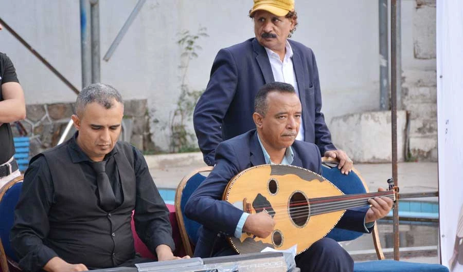 In war-torn Taiz, people responded to the call for celebrating the Yemeni song by arranging a musical concert that brought together singers and jubilant fans. (Photos by Hamza Mustafa)