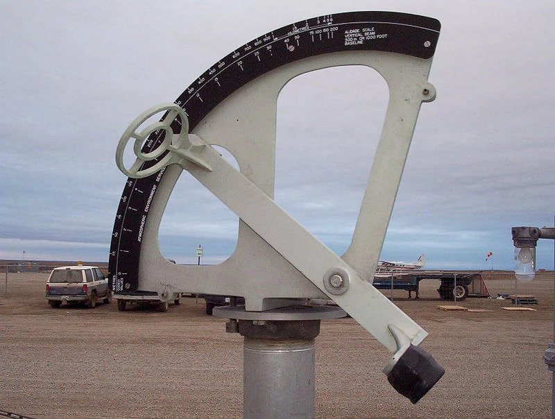 A simple alidade for use with a ceiling projector. (Cambridge Bay Weather/Wikimedia Commons)