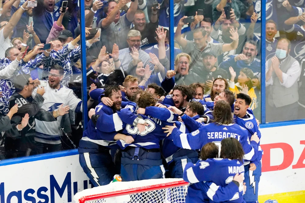 Lightning beat Canadiens to win second straight NHL Stanley Cup