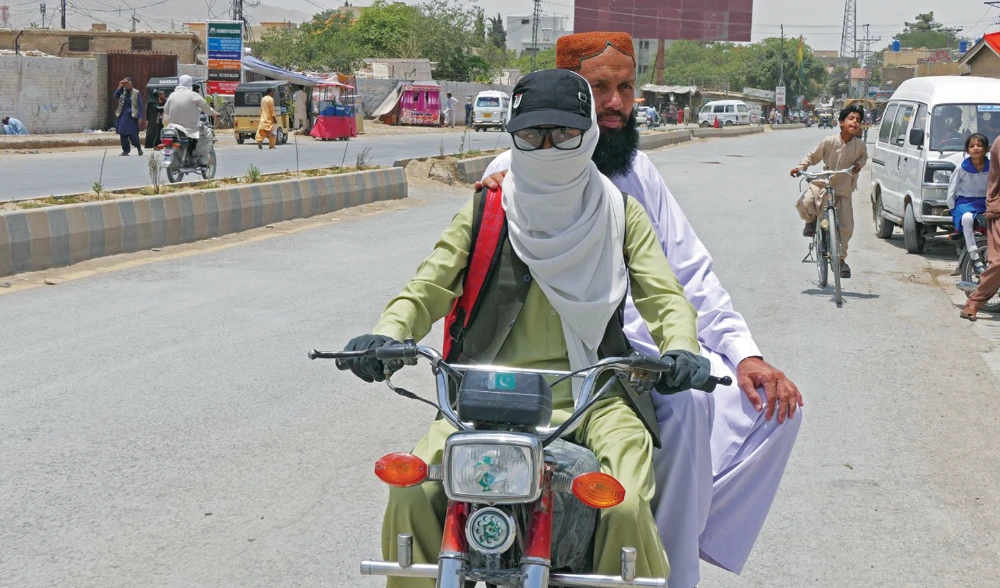 Disguised as a boy, Khadija tul Kubra, 17, drives her father to his workplace at Sariab Road, Quetta, Balochistan. (AN photo by Saadullah Akhter)