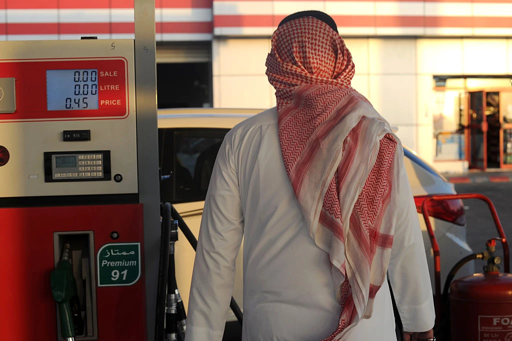 Saudi Arabia puts local price cap on gasoline as oil hits multi-year highs