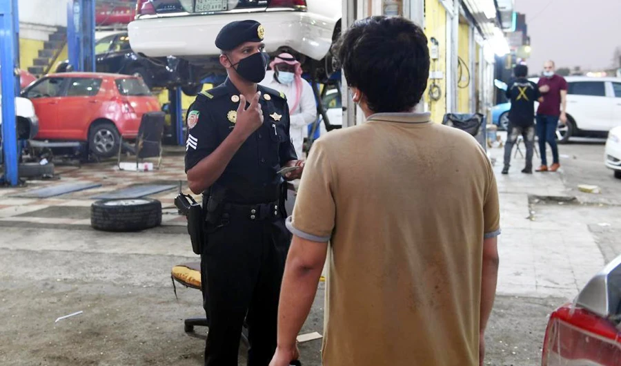 The ministry called on people to report any violation on the toll-free number 911 in the Makkah and Riyadh regions. (SPA)