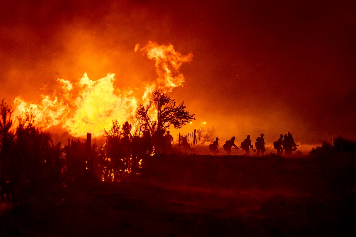 California wildfire advances as heat wave blankets western US