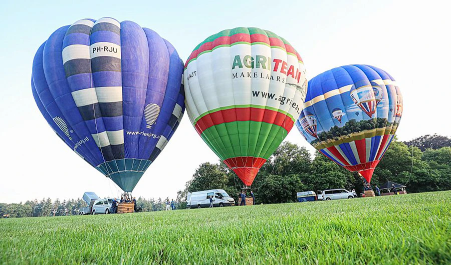 3 Saudis to become hot air balloon pilots. (SPA)