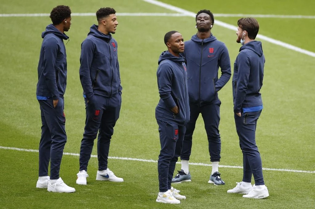 Facebook, Twitter vow to tackle racial abuse of England footballers