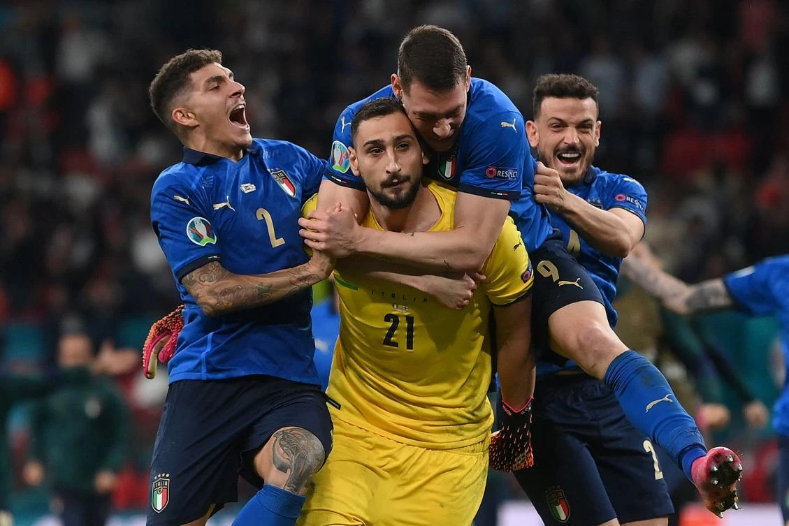 Italy’s goalkeeper Gianluigi Donnarumma celebrates with teammates after winning EURO 2020 final football match against England at Wembley. Paris Saint-Germain signed 22-year-old Donnarumma from AC Milan until 2026. (AFP)