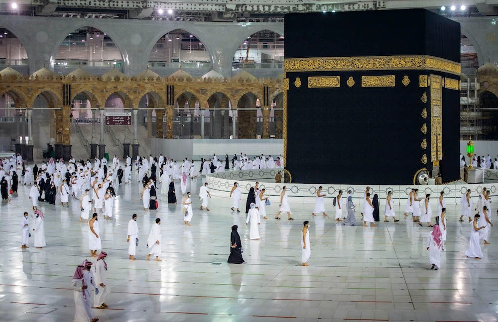 Saudis and foreign residents circumambulate the Kaaba (Tawaf) in the Grand Mosque complex in the holy city of Makkah. (File/Saudi Ministry of Hajj and Umrah/AFP)