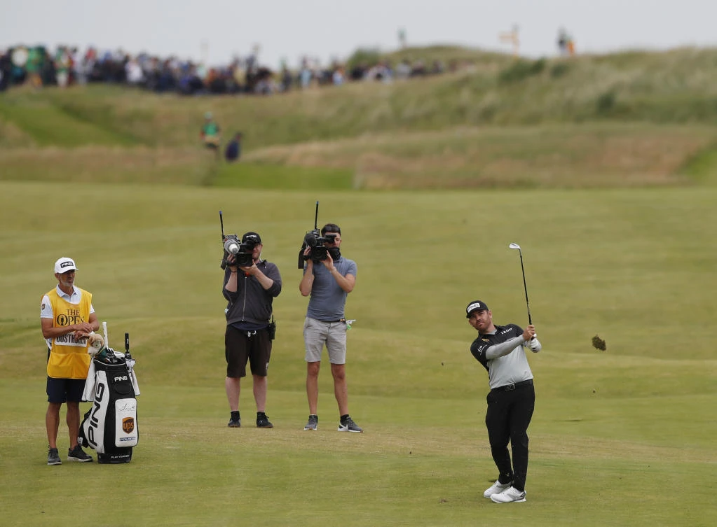 ‘Perfect’ Oosthuizen grabs first round lead as The Open returns