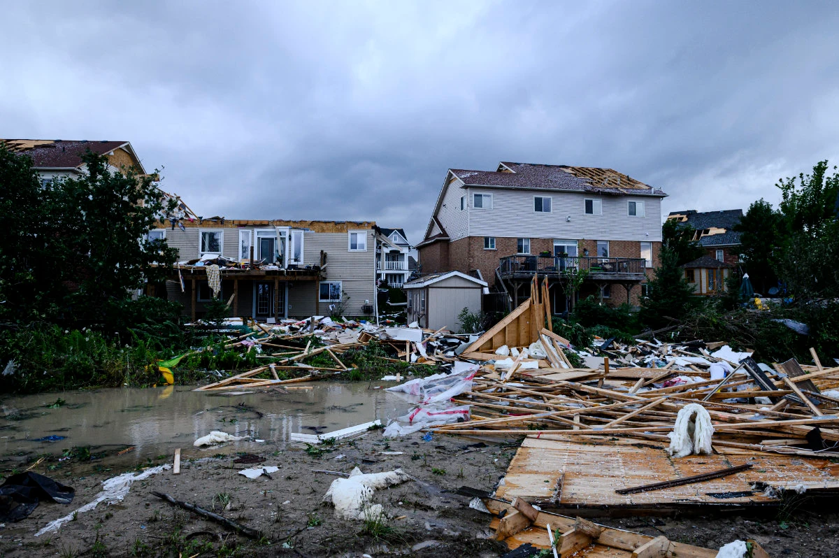 Tornado rips through Canadian city, causing heavy destruction