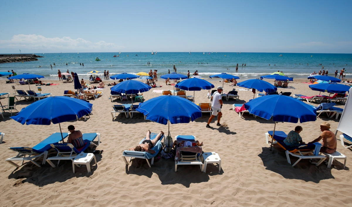 Spain struggles to contain COVID-19 as contagion rate rises