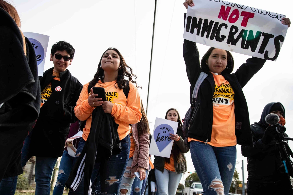US judge rules DACA program illegal, suspends new applications