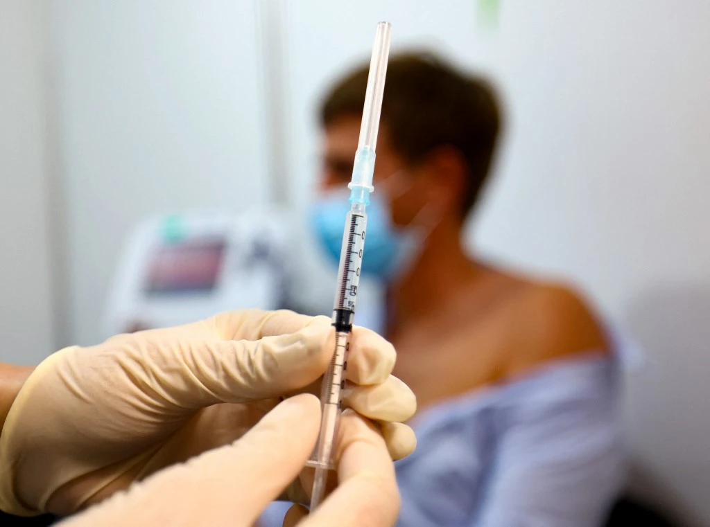 The UAE’s vaccine distribution rate currently stands at 164.44 doses per 100 people. (AFP)