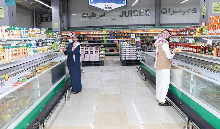 The authorities closed 69 commercial outlets for breaching coronavirus protocols. (SPA)