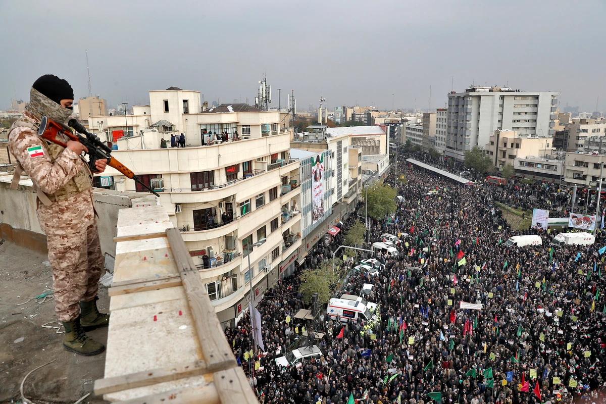 An Iranian soldier stands guard overlooking a pro-government rally organized by authorities in Tehran, Iran, November 25, 2019. (AP)