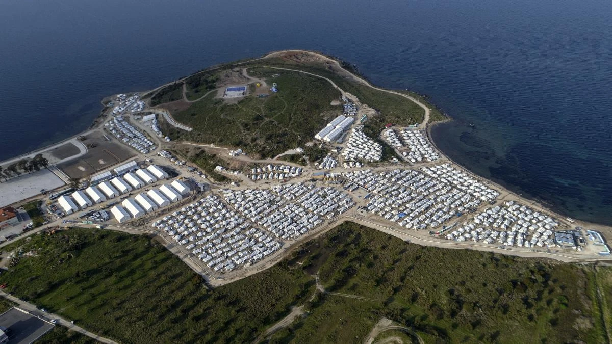 Greek police prepare criminal case on migrant smuggling