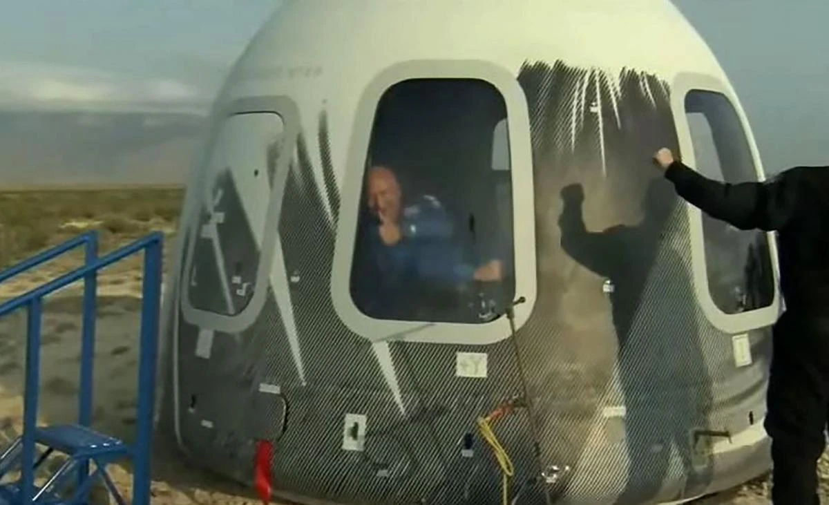 ’Best day ever’: billionaire Bezos has successful first space jaunt