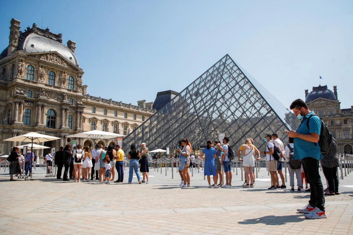 People wait to enter the Louvre museum in front of the Louvre Pyramid designed by Chinese-born U.S. architect Ieoh Ming Pei amid the coronavirus disease (COVID-19) outbreak in Paris, France, July 21, 2021. (Reuters)
