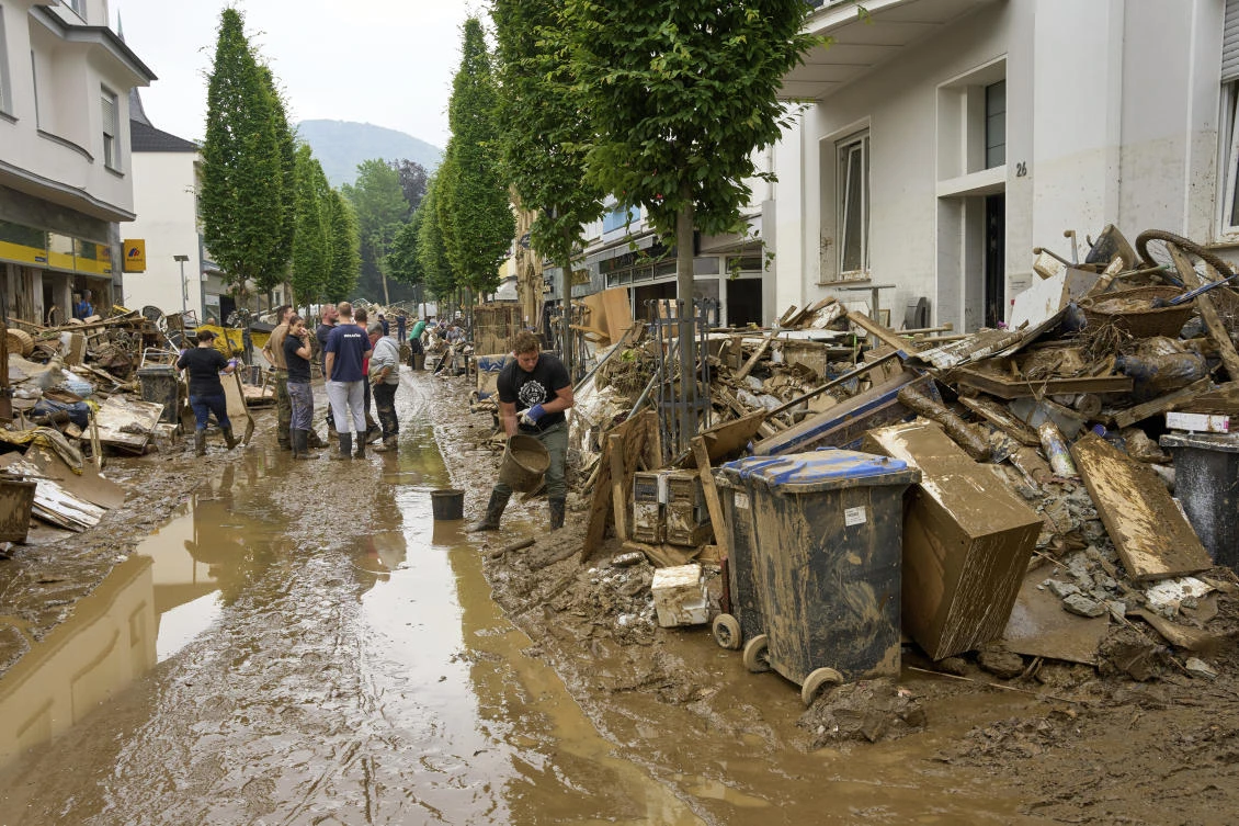 Germany counts cost of floods as hopes of finding survivors fade