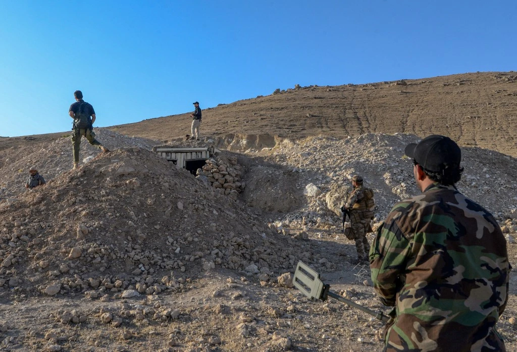 Iraqi forces inspect a suspected hideout during military operations in the south and west of the northern Iraqi city of Mosul in search of Daesh militants, on July 11, 2021. (File/AFP)